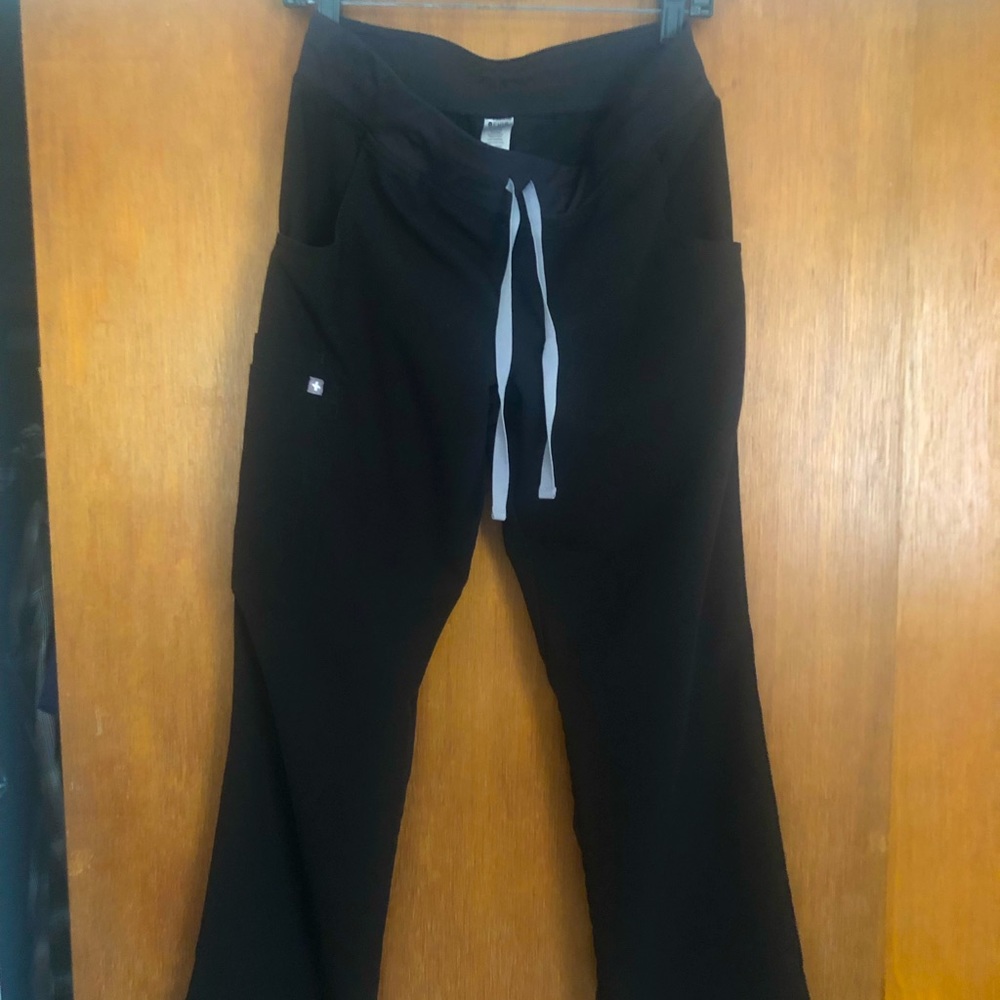 Figs size small black technical collection cargo scrub pants